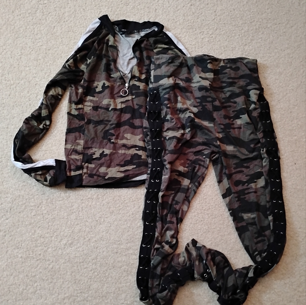 GUC Women's Camo Two-Piece Laced Leggings Set - Sz S & M (see pics)
